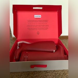 Hunter boots classic tall style matte military red size US 8 Never Worn